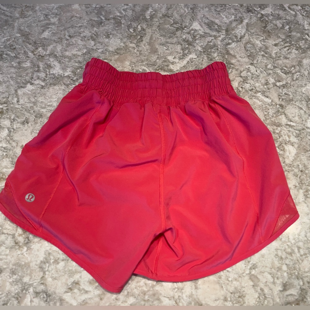 Women’s Size 2 Lululemon Hotty Hot Shorts 4”